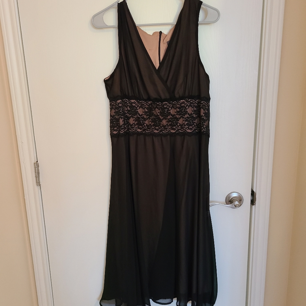 Dressbarn-Knee Length Dress